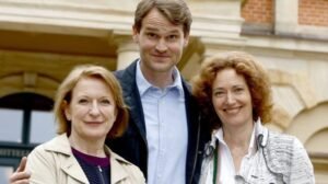dagmar-manzel-fabian-hinrichs-und-stephanie-heckner-beim-fototermin-am-set-des-ard-krimis-tatort-e